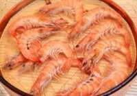 三文鱼北极贝鲜虾手握寿司的做法 步骤3