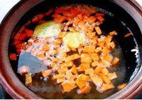 荸荠肉丸汤的做法 步骤3