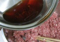 猪肉白菜馅饼的做法 步骤2