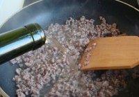 肉酱意面的做法 步骤2
