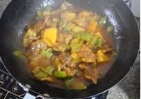 菠萝咕噜肉的做法 步骤6
