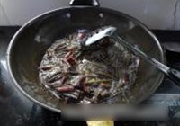 双椒炒鳝鱼段的做法 步骤5