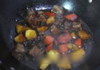 土豆烧牛肉的做法 步骤6