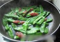 荷兰豆炒腊肠的做法 步骤6