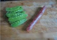 荷兰豆炒腊肠的做法 步骤1