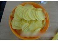 奶香培根焗土豆的做法 步骤2