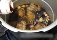 双仁莲子木耳炖鸡的做法 步骤9