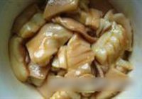 木耳青椒炒鱿鱼的做法 步骤2