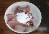 红烧鲩鱼的做法 步骤2