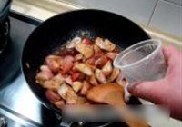 京味儿酱烧小萝卜的做法 步骤7