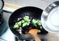 木耳炒鸡片的做法 步骤10