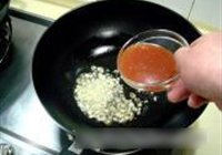 菠萝咕噜肉的做法 步骤7