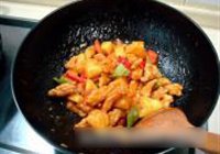 菠萝咕噜肉的做法 步骤12