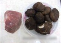 香菇炒肉片的做法 步骤1