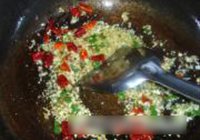 干煸蚕蛹的做法 步骤6