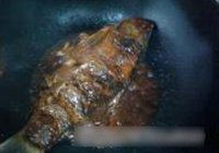 酱焖鲫鱼的做法 步骤8