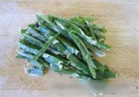 香料叶干煎三文鱼骨的做法 步骤1