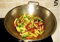 五花肉青蒜炒豆干的做法 步骤5