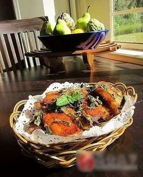 香料叶干煎三文鱼骨