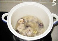 油豆腐香菇鸡腿煲的做法 步骤5