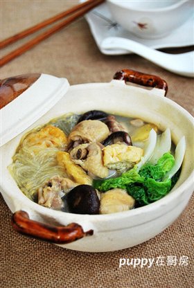 油豆腐香菇鸡腿煲