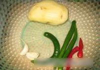 土豆炒五花肉的做法 步骤4