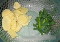 土豆炒五花肉的做法 步骤5