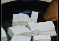 小葱拌豆腐的做法 步骤2