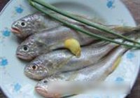 咸菜春笋烧小黄鱼的做法 步骤2
