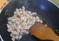 五味鸡丁的做法 步骤3