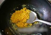 咸蛋黄烩豆腐的做法 步骤3