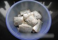 酥鱼锅的做法 步骤2