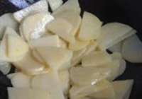 红烧土豆片的做法 步骤2