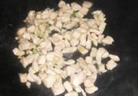 双椒鸡丁的做法 步骤7