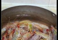 白灼野生虾的做法 步骤2