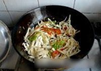 豆皮青椒的做法 步骤5