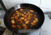 笋菇烧肉的做法 步骤6