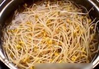黄豆芽炒木耳的做法 步骤5