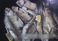 浓汤鲫鱼的做法 步骤4