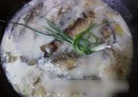 浓汤鲫鱼的做法 步骤6