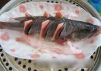 蒸鲈鱼的做法 步骤6