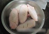 可乐鸡翅的做法 步骤2