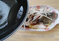 蒸鲈鱼的做法 步骤9