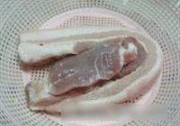 野笋干煮肉的做法 步骤3