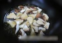 菌茹鸡块的做法 步骤2