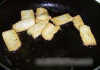家常韭菜炒豆腐的做法 步骤5