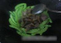 荷兰豆炒鸭肫的做法 步骤4