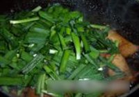 家常韭菜炒豆腐的做法 步骤9