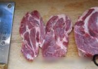香煎梅花肉的做法 步骤2