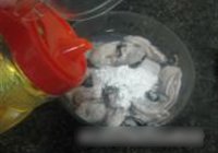 酸菜焗大蚝的做法 步骤2